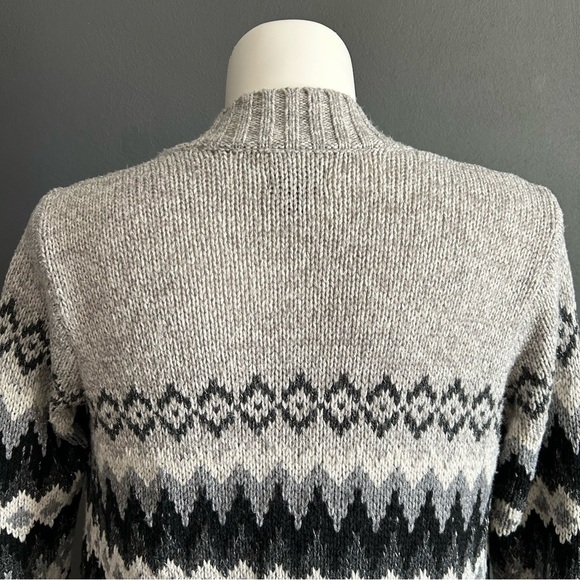 American Eagle Gray Pattern Open Front Knit Cardigan - Picture 6 of 7